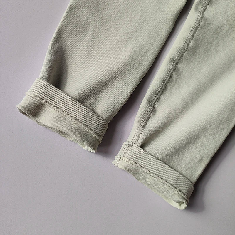 Seamless Hip-Lifting V-Neck Yoga Set – Quick Dry Workout Outfit